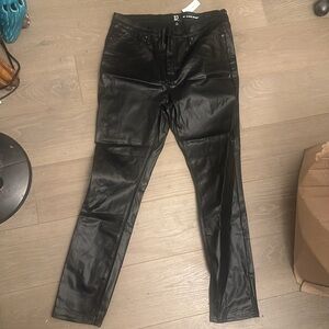 NY&Co high rise skinny pants faux leather. Black in color. Size 14 women’s. NWT